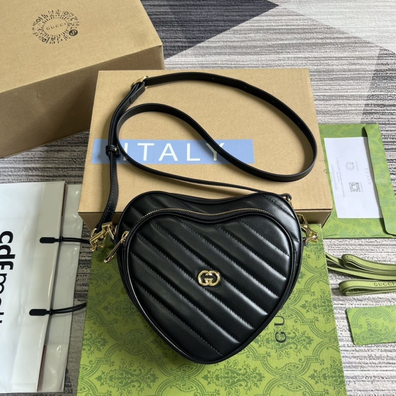 G*u*i round bags